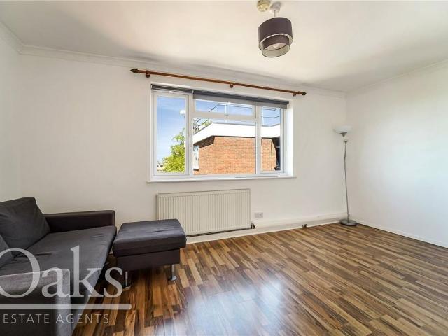 Flat for sale in Streatham Hill, Greater London