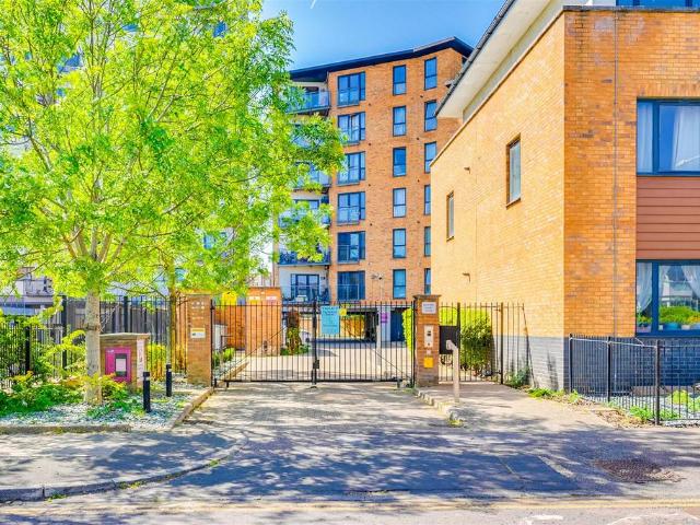 Flat for sale in Gants Hill, Isle Of Man