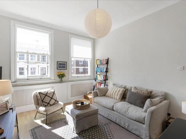 Flat for sale in West Kensington, Greater London