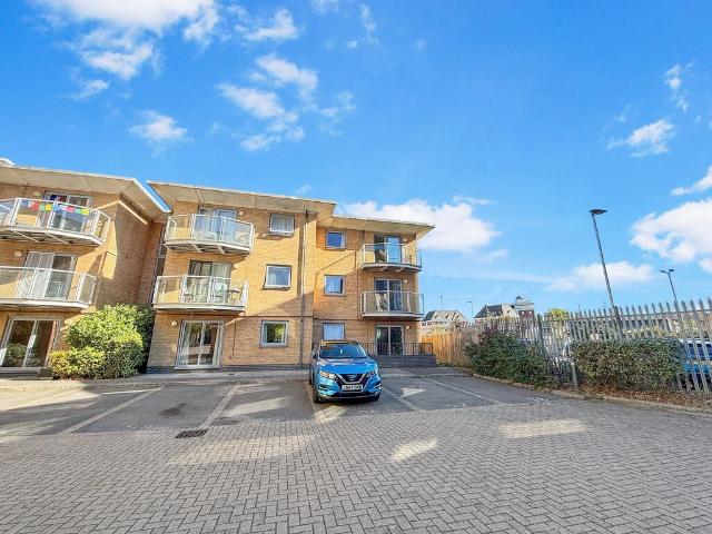 Flat for sale in Hythe, Colchester