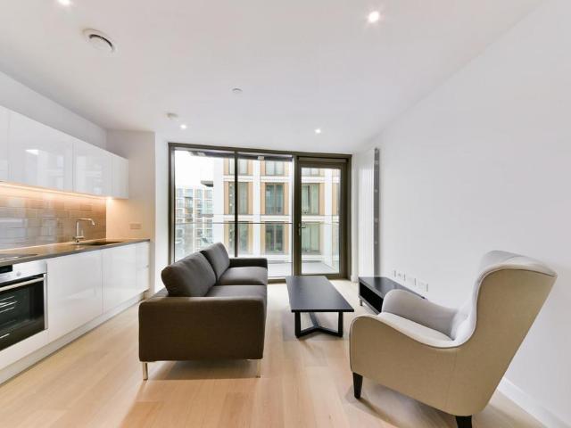 Flat for sale in Silvertown, Greater London