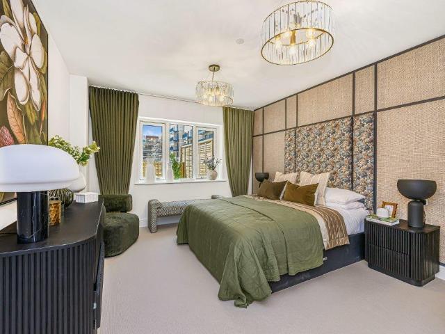 Flat for sale in London Borough of Richmond upon Thames, Greater London