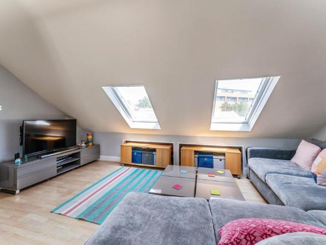 Flat for sale in West Hampstead, Greater London