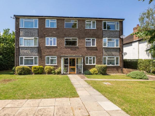 Flat for sale in The Wrythe, Greater London