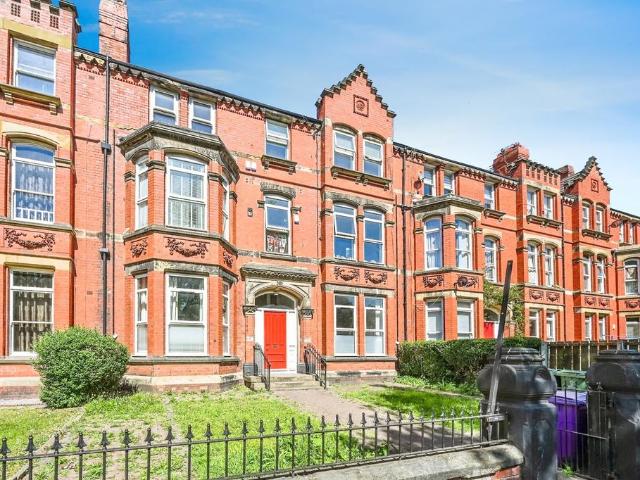 Flat for sale in Calderstones