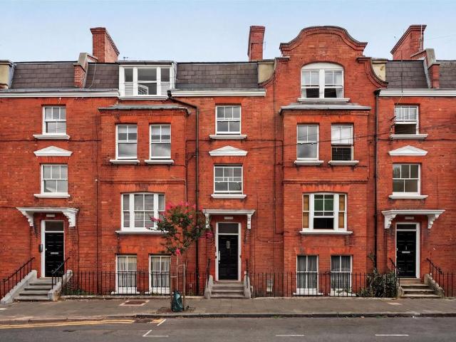 Flat for sale in Islington, Canonbury