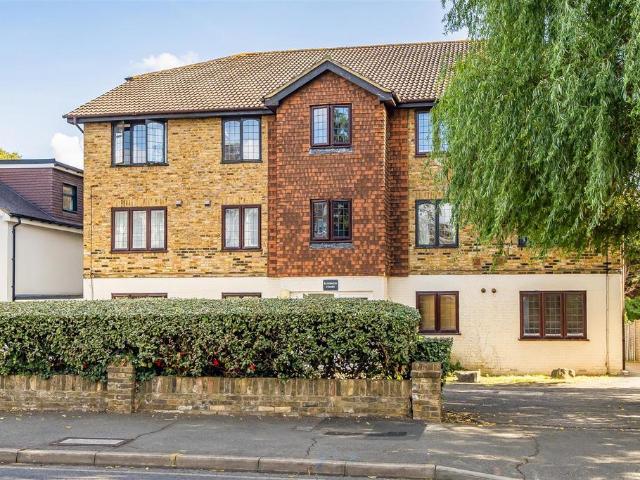 Flat for sale in Royal Borough of Kingston upon Thames, Greater London