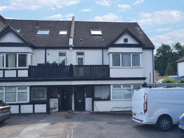 Flat for sale in London Borough of Croydon, Greater London