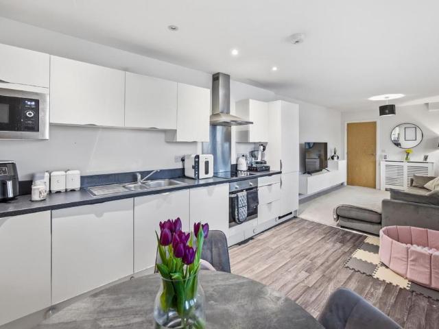 Flat for sale in Feckenham, City Of Bristol