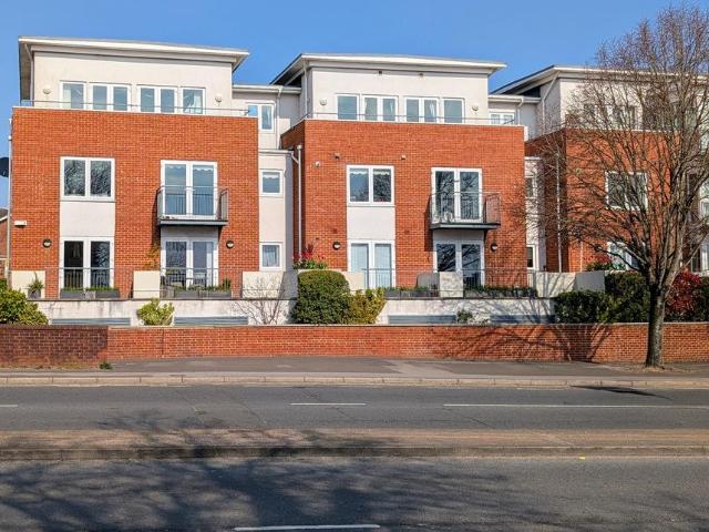 Flat for sale in Fareham, West End