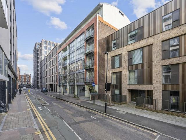 Flat for sale in Finsbury, Greater London