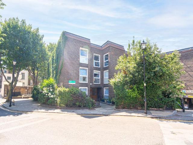 Flat for sale in Islington, Greater London