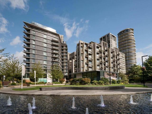 Flat for sale in Shepherd's Bush, Greater London