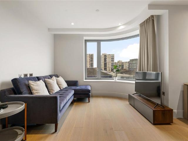 Flat for sale in Vauxhall, Greater London