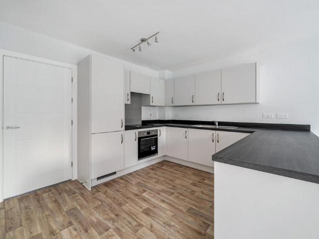 Flat for sale in Horsham, West Sussex