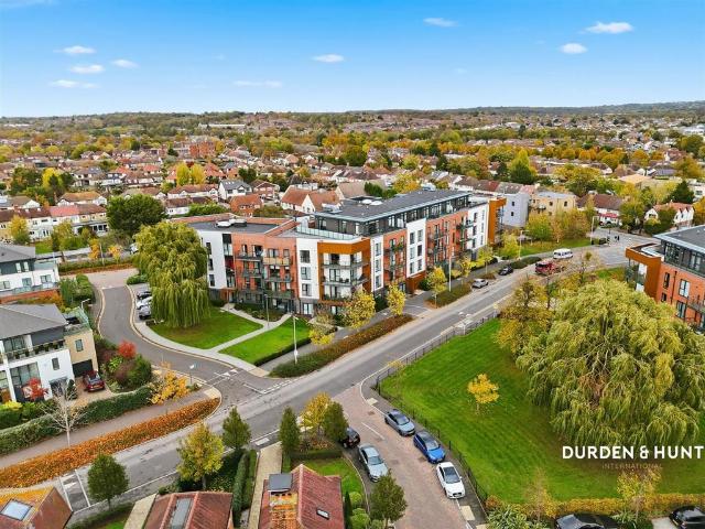 Flat for sale in Harold Wood, Greater London