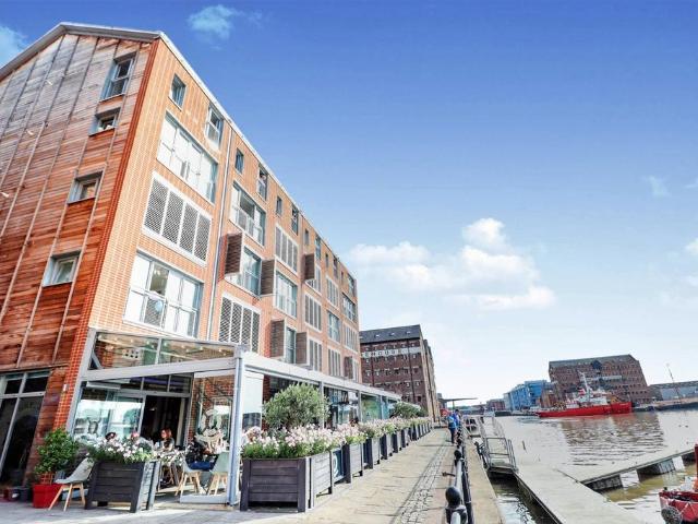 Flat for sale in Gloucester, Gloucestershire