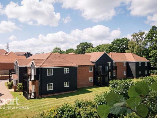 Flat for sale in Borehamwood, Hertsmere
