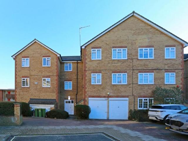 Flat for sale in Camberwell, Greater London