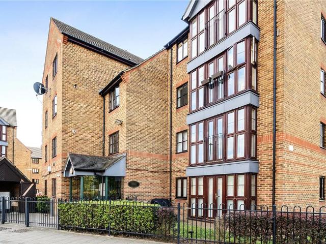 Flat for sale in Bromley-by-Bow, Bow