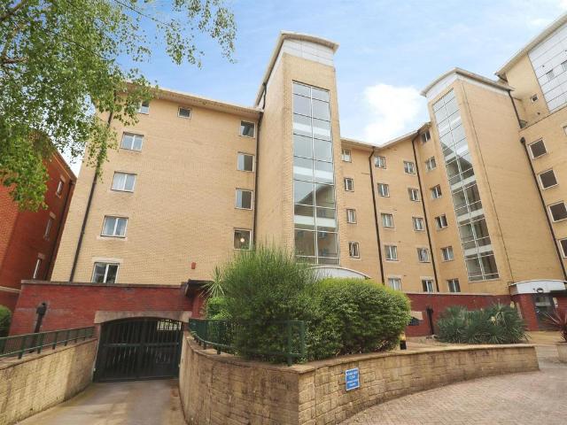Flat for sale in Cardiff Bay, Falcon Lodge