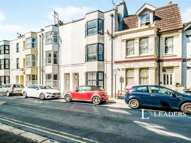 Flat for sale in West Worthing, Worthing