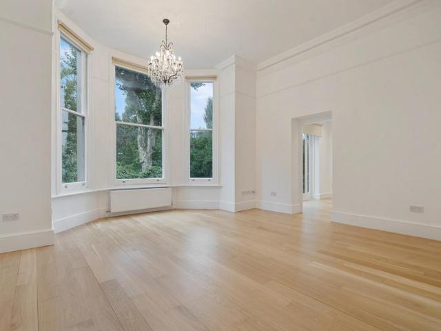Flat for sale in Maida Vale, Greater London