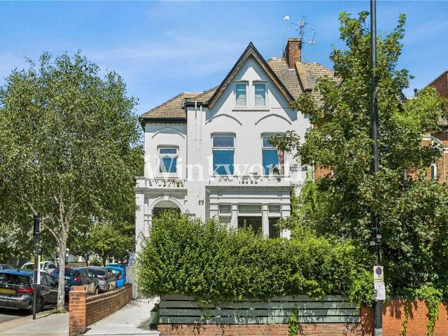 Flat for sale in Harringay, Greater London