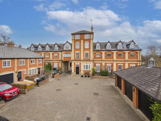 Flat for sale in Bourne Vale, Kent
