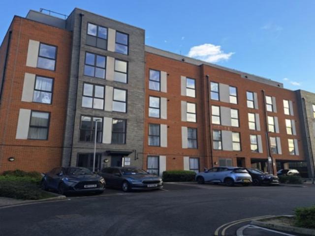 Flat for sale in London Borough of Hounslow, Greater London