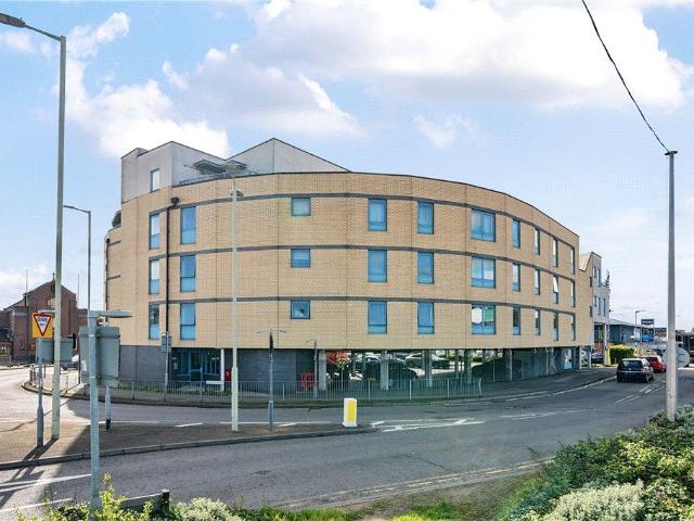 Flat for sale in Broxbourne, Hertfordshire
