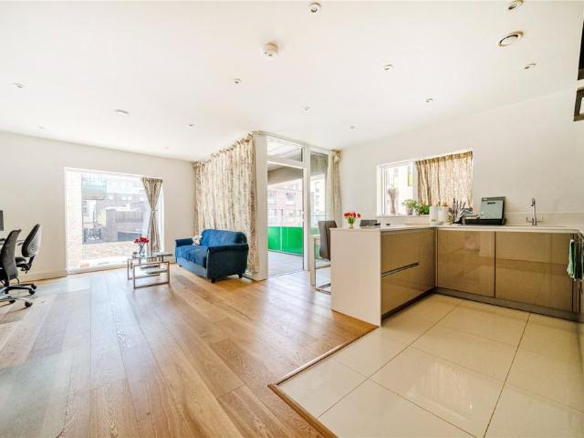 Flat for sale in Greenwich Millennium Village, Greater London