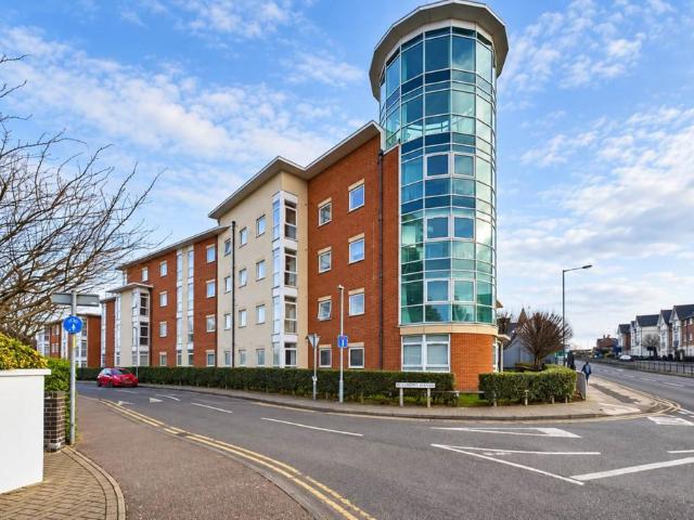 Flat for sale in Walton, Aylesbury