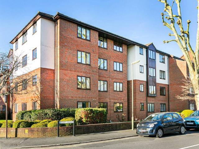 Flat for sale in Birch Green, Lower Halliford