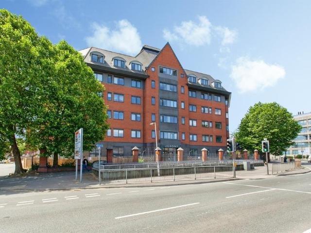 Flat for sale in Slough