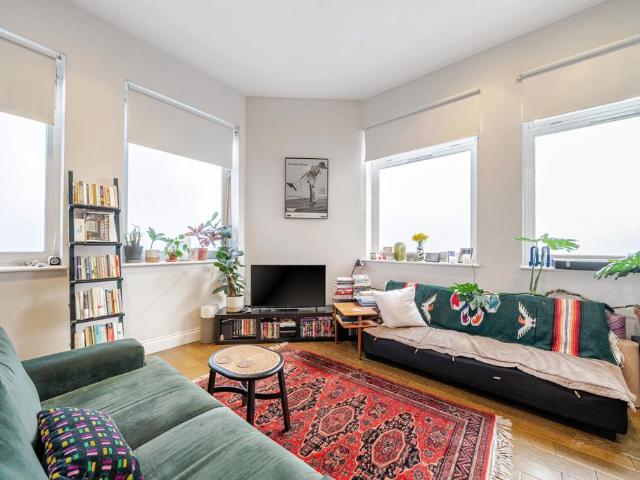 Flat for sale in London Borough of Lewisham, New Cross