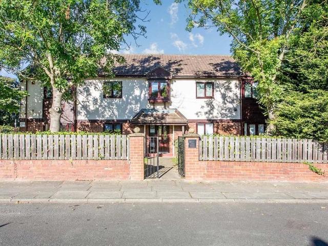 Flat for sale in Farringdon, Tyne And Wear