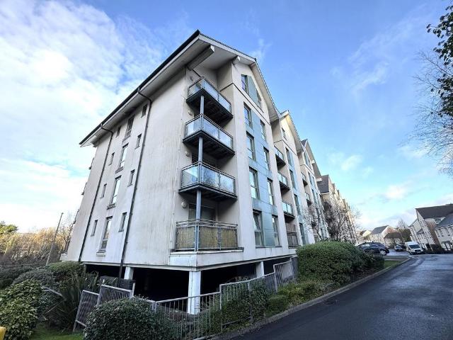 Flat for sale in Nangreaves, Wales