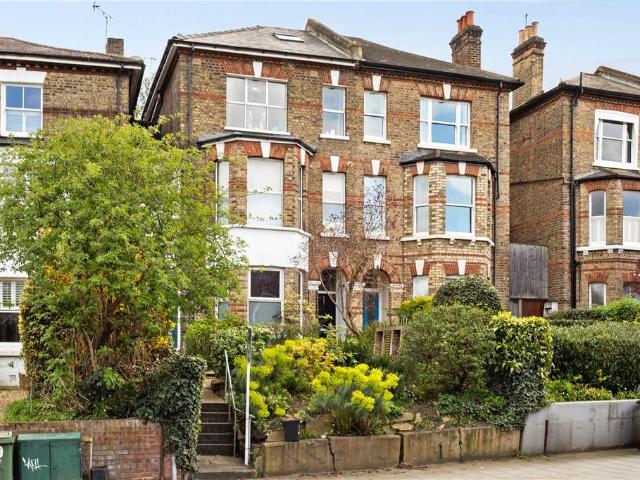 Flat for sale in Tulse Hill, Greater London