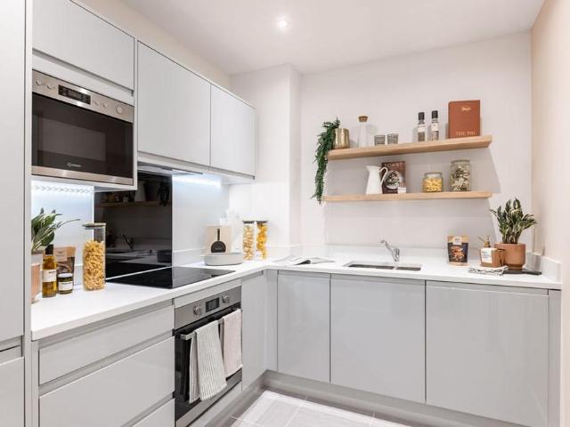 Flat for sale in London Borough of Ealing, Greater London