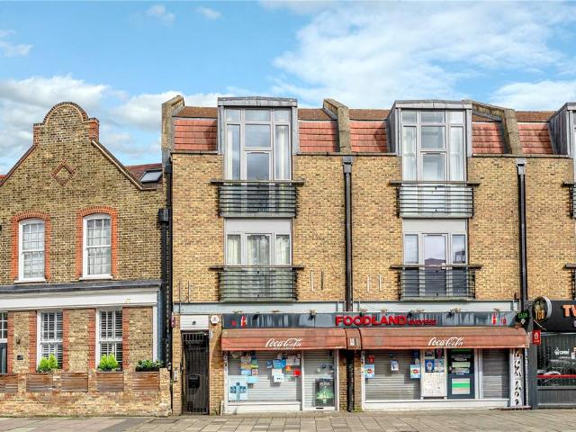 Flat for sale in St Margarets, Greater London