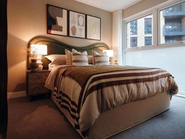 Flat for sale in London Borough of Hounslow, Strand