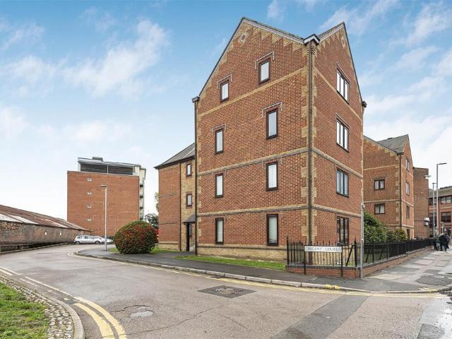 Flat for sale in Reading