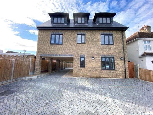 Flat for sale in Barling, Essex