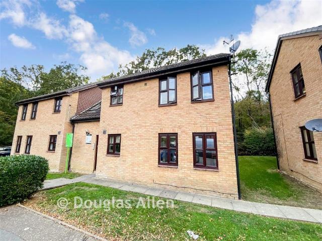 Flat for sale in Hutton Mount, Brentwood