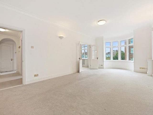 Flat for sale in St. John's Wood, Greater London