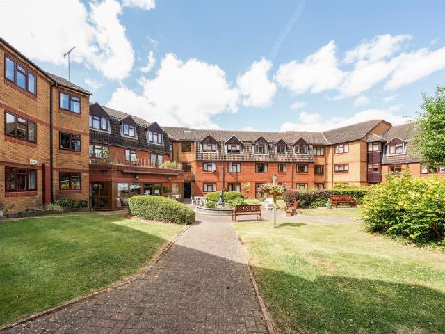 Flat for sale in Bray Wick, Maidenhead