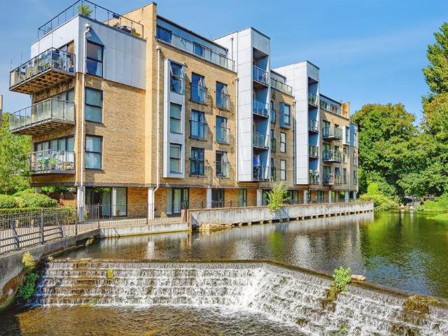 Flat for sale in Pouchen End, Hertfordshire