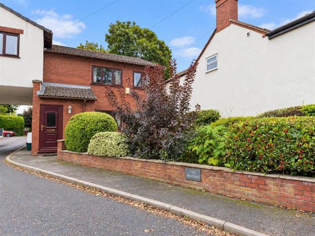 Flat for sale in Rossett, Lavister