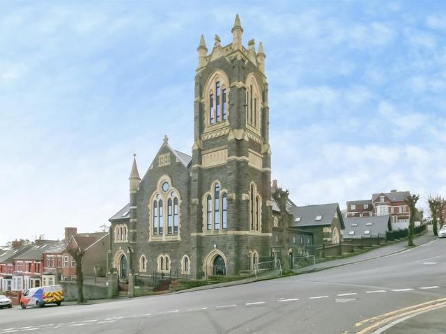 Flat for sale in The Knap, Barry
